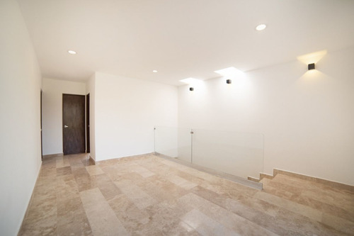 Residencia De Luxury En Altozano, Bar, Cava, Jardín, Cto Serv