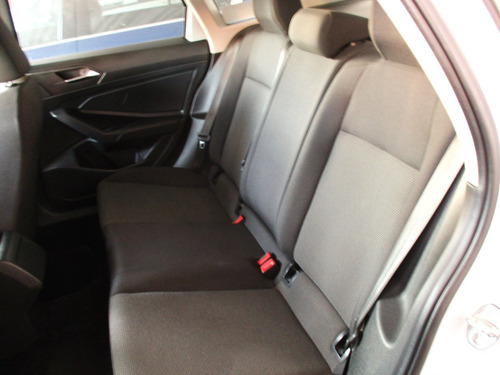 Imagen 11 de 12 de Jetta Comfortline 2019 Blanco