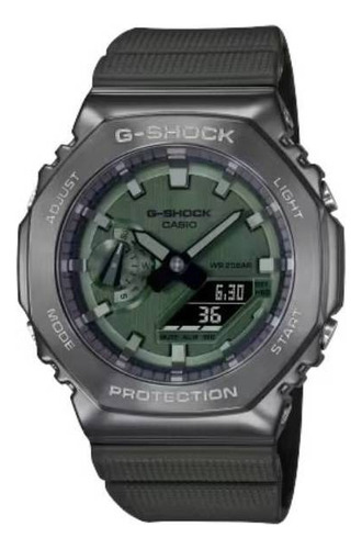 Reloj pulsera Casio G-Shock GM-2100 de cuerpo color gris, analógica-digital, fondo verde, con correa de resina color verde oscuro, agujas color gris y negro, dial gris, subesferas color gris, minutero/segundero negro, bisel color gris, luz blanco y hebilla simple