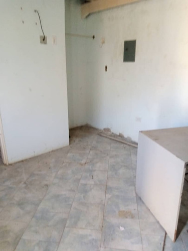 Imagen 4 de 8 de Galpon En Venta, Barrio Sucre, Barcelona