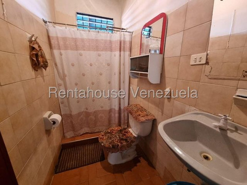María Valera Te Ofrece En Zona Norte Casa En Venta, Agua Constante, Cantv, Internet, Fácil Acceso Al Trnasporte Público O Particular, Cerca A Centros Médicos, Educativos, De Seguridad, Comercial.