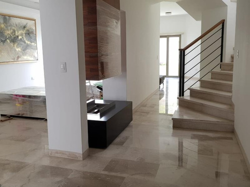 Imagen 1 de 12 de Casa Sola En Venta Las Rosas