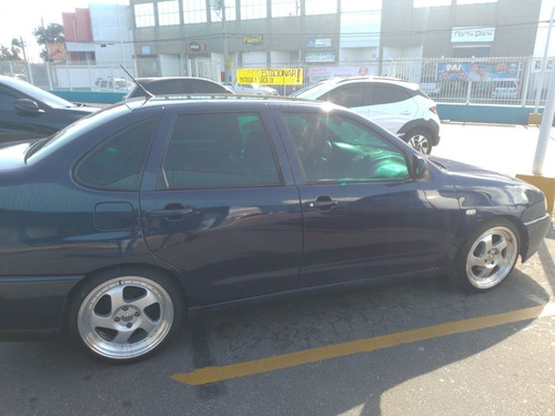 Imagem 1 de 11 de Volkswagen Polo Classic 1.8 4p