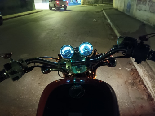 Imagen 16 de 17 de Honda Magna 750