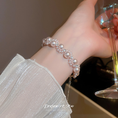 Pulsera Moderna Con Incrustaciones De Diamantes Y Perlas De
