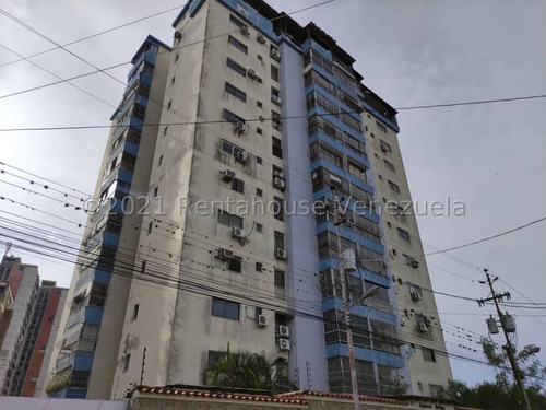 Apartamento En Venta En El Este De Barquisimeto, Con Amplios Y Comodos Espcacios Cod 2 - 4 - 5 - 5 - 8 - 4  Mp