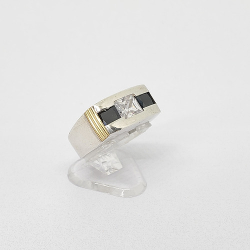 Imagen 2 de 9 de Anillo Plata Y Oro 3 Piedras Centro Negra Blanca Negra