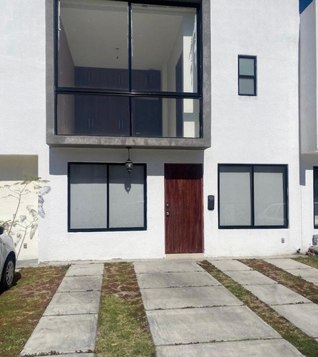 Se Vende Casa En Fracc Alteza Celaya