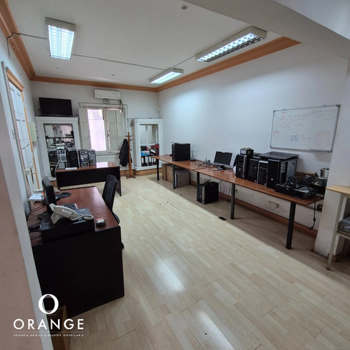 Amplia Casona De 270 M² Para Oficinas En Centro De Santiago