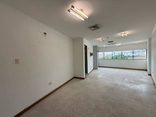 Venta Excelente Oficina Ubicada En El Centro Comercial Reda Building. Rp