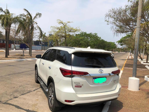 Imagen 2 de 5 de Toyota Sw4 2.8 Srx 177cv 4x4 7as At 2020