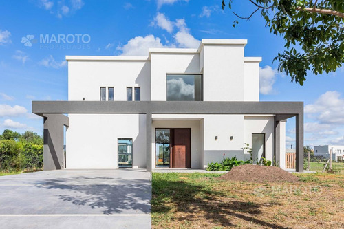 Imagen 6 de 30 de Casa En Venta A La Laguna En Canton Norte- Maroto Propiedades-