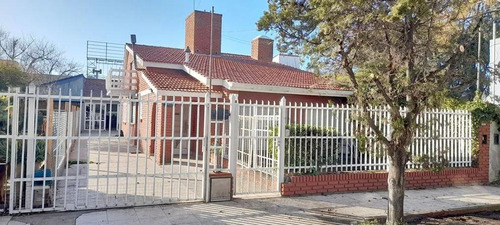 Casa En Venta - 2 Dormitorios 3 Baños - Cochera - 400mts2 - Las Toninas