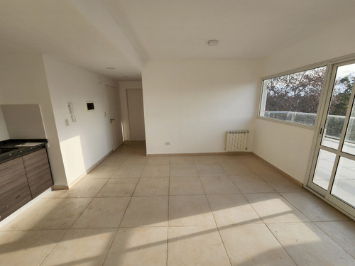 Imagen 2 de 10 de Venta Depto 2 Ambientes Al Frente C/ Amplisimo Balcon Terraza A Estrenar En Adrogue