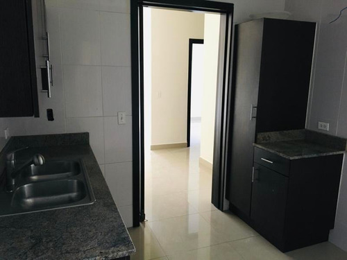 Venta De Apartamento Céntrico En Ph Miyaki, 20-5170