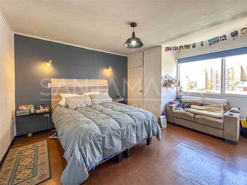 Departamento En Venta De 5 Dorm. En Concepción
