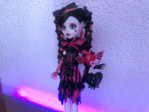 Muñeca Monster High Draculaura Sweet Screams Collector. (Usado)
