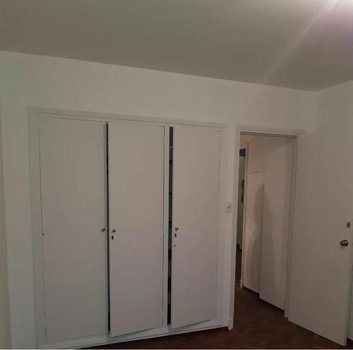 Departamento En Piso Medio, Próximo A Shopping Punta Carretas, Garaje Fijo