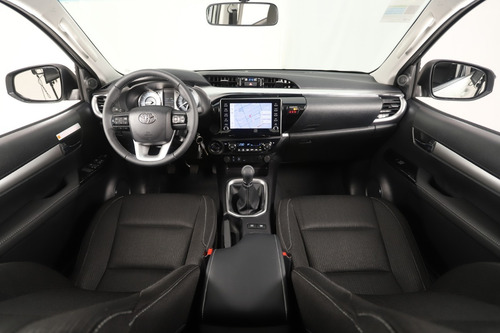 Imagen 3 de 25 de Toyota Hilux Srv 4x2 Automatica 2.8 My22
