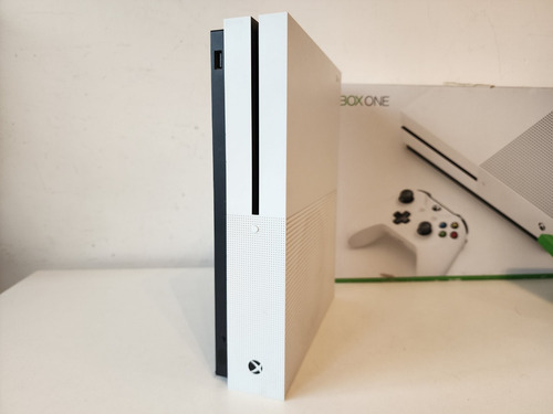 Imagen 3 de 9 de Microsoft Xbox One S 500gb Con Lectora +2 Controles Y Cable