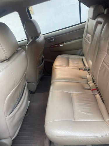 Imagen 6 de 16 de Toyota Fortuner