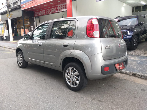 Fiat Uno Uno Vivace 1.0 8V (Flex) 4p