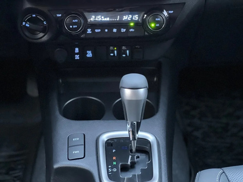 Imagen 10 de 15 de Toyota Hilux Srx 4x4 At