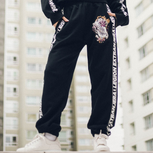 Jogging Tigre Leyenda Negro