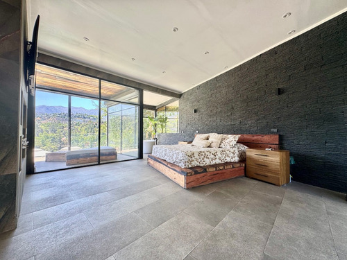 Moderna, Remodelada, En Calle Tranquila Con Seguridad 24-7