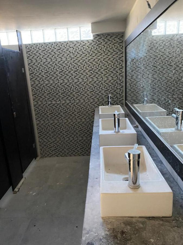 Imagen 8 de 12 de Amplio Salón - Oficina - Ituzaingó Norte - Venta - Alquiler - 700 M2 P Alta