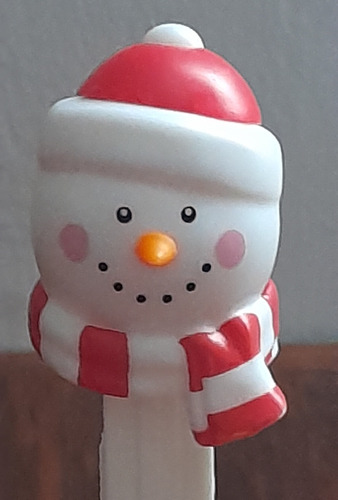 Muñeco De Nieve Navideño Pez Dispenser Figura .