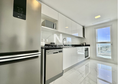 Apartamento En Mansa - Punta Del Este En Venta De 2 Dormitorios.