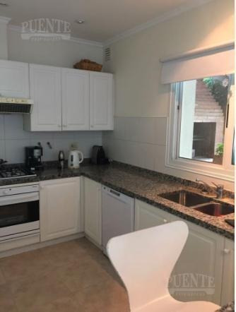 Imagen 5 de 10 de En Alquiler En Saint Thomas, Canning - Casa De 3 Dorm Y Escritorio - Pileta Con Jacuzzi - Venta