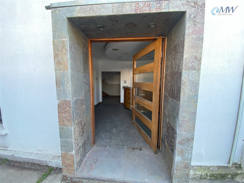 Amplia Casa - Oficina En Venta En El Mejor Barrio De Ñuñoa