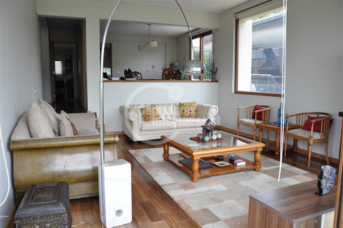 Casa En Venta De 5 Dorm. En Lo Barnechea