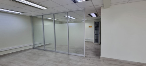 Oficina Totalmente Renovada A Pasos De Metro Santa Lucia