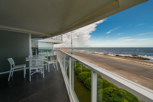 Apartamento En Peninsula, 2 Dormitorios *- Ref: 2221