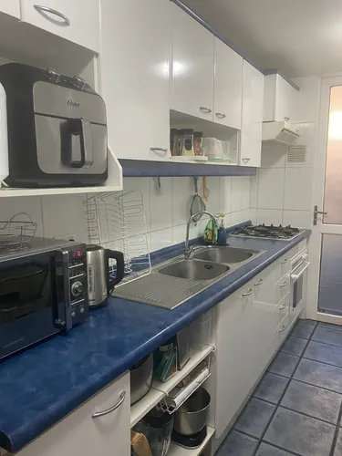Amplio Dpto / 3 Dor + Servicios / Estacionamiento