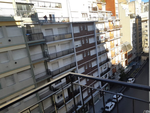 Venta Deparamento Tres Ambientes Con Balcón, Zona Centro Oportunidad!!