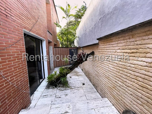 Espectacular Casa, Amplia Y Con Premio De Arquitectura En Santa Paula #25-10888 Ricardo Romero