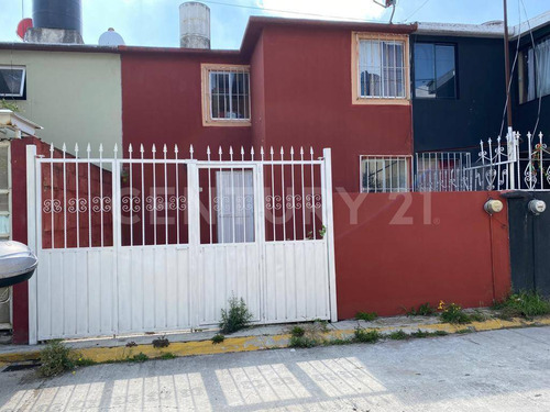 Casa En Venta En Santa Cruz Atzcapotzaltongo, Toluca, Edo. México