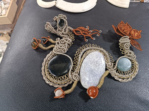 Imagen 4 de 4 de Collar Quetzalcóatl Echo A Mano Con Piedras Naturales