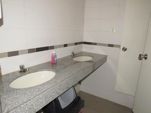 Venta Excelente Casa De 6 Dormitorios Y Dos Edificios Comerciales Centro. Dos Padrones