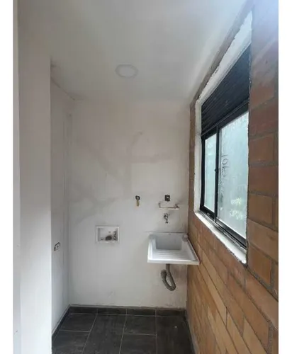 Excelente Inversión Por Su Ubicación Sabaneta 61 Mt/ 3 Alc/ Edificio