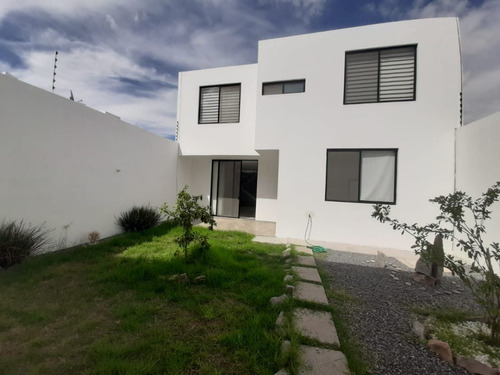 Hermosa Residencia De Autor En Cumbres Del Lago, Jardín, 3 R