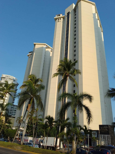 Las Torres Gemelas, Torres Gemelas 2410 Moy