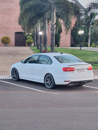 Volkswagen Jetta 2.0 Comfortline Flex 4p Automática