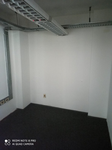Oficina De 300m2, 8 Privados. 18 De Julio Y Martin C. Martínez