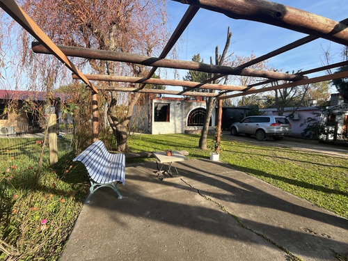 Casa De Dos Dormitorios En Balneario Los Pinos 2