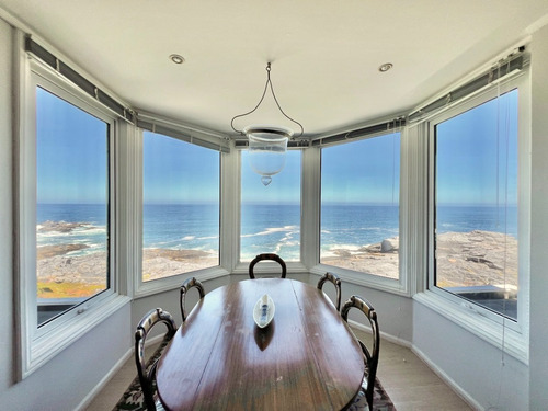 Gran Casa En Primera Línea Con Vista Impresionante, Zapallar
